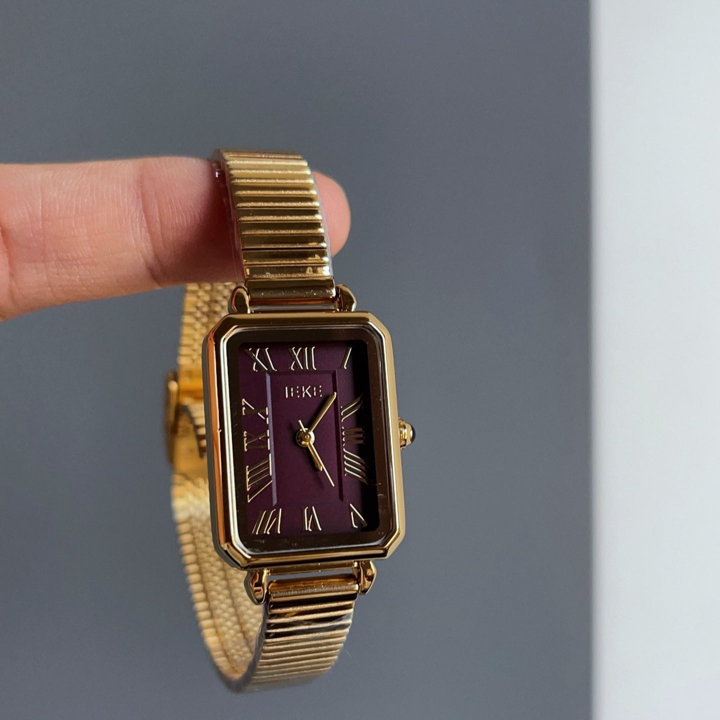 Retro Ankela Red Series Chain Watch Women