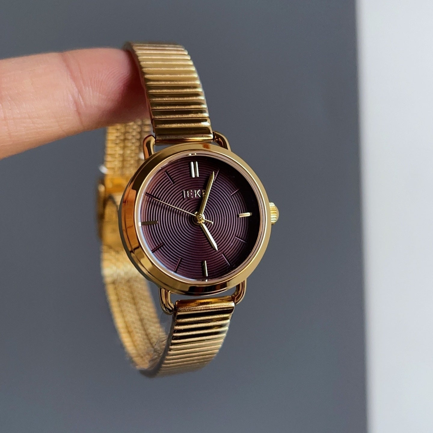 Retro Ankela Red Series Chain Watch Women